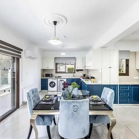 Located In The Heart Of Coral Bay ! Affittacamere