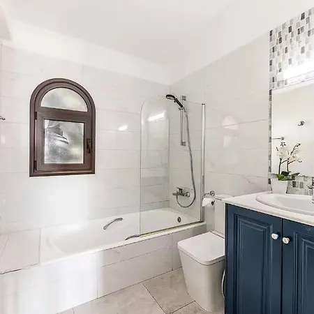Affittacamere Located In The Heart Of Coral Bay ! *