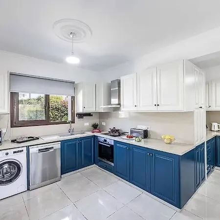بيت ضيافة Located In The Heart Of Coral Bay ! بييا