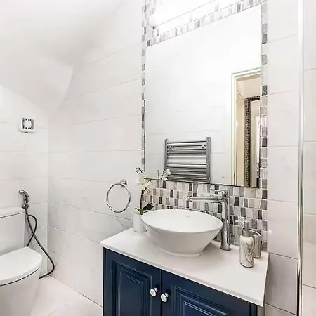 Located In The Heart Of Coral Bay ! Affittacamere
