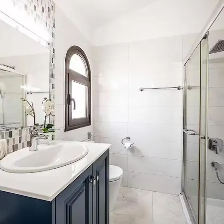 Located In The Heart Of Coral Bay ! Affittacamere