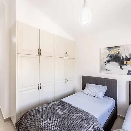 Located In The Heart Of Coral Bay ! بيت ضيافة *