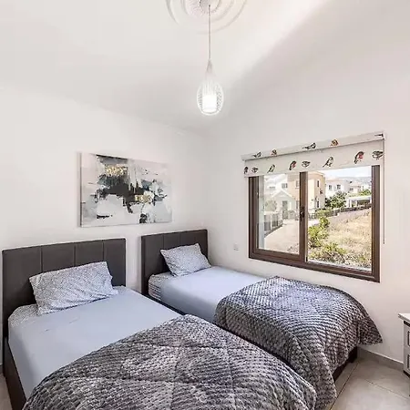 Located In The Heart Of Coral Bay ! *